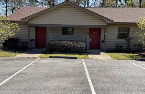 Arkadelphia Cabin | Lakeview- 2 Bedroom, 2 Bath Cottage with deck & hot tub