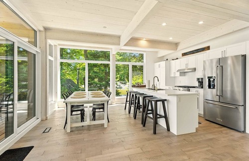 Perry House | Lakeview Cottage Summ
