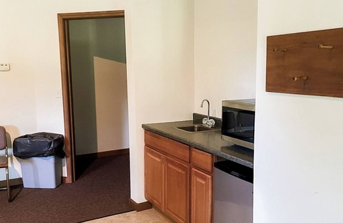 Pershing Cabin | Lakeview Cabin B, Geneva Center Woodland Campsites in Rochester Indiana