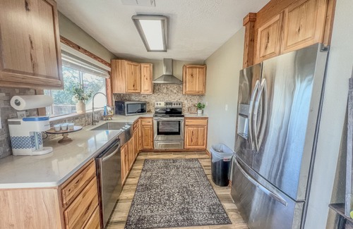Somerville Cabin | Lakeview Cabin-Lake Access, fire pit, pickle ball, pets ok