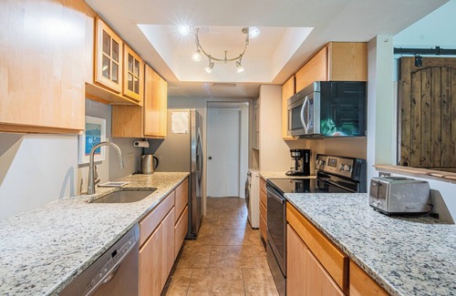 The Lakes Condo | Lakeview condo. Free pool 2BR 2BA. Peaceful. Quiet. Serenity. Free parking. ASU
