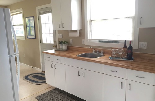 Plympton-Wyoming Cottage | Lakeview Cottage on Private Beach on Lake Huron