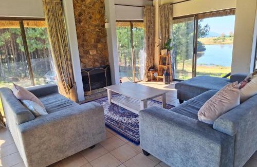 uMngeni Ski Chalet | Lakeview Cottage, Curry's Post - SOLAR POWERED