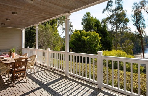 Daylesford House | Lakeview Daylesford- spacious home by the lake