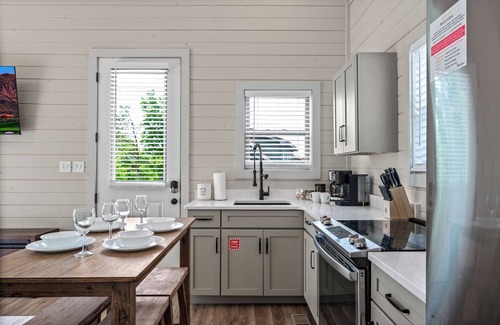 Sevierville Cabin | Lakeview Escape! Pet-Friendly Cabin + Game Loft