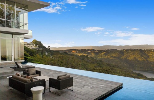 Bel Air Villa | Lakeview Estate - A Contemporary Estate with Panoramic Views