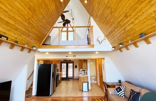 Springdale Cabin | 🌟 Lakeview Haven 🌟 A-Frame Treehouse Beaver Lake