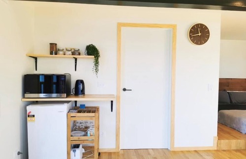 Sunshine Bay Apartment | Lakeview Holiday Studio