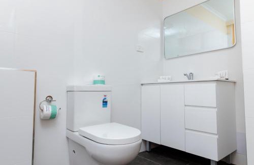 Oak Flats Hotel | Lakeview Hotel Motel