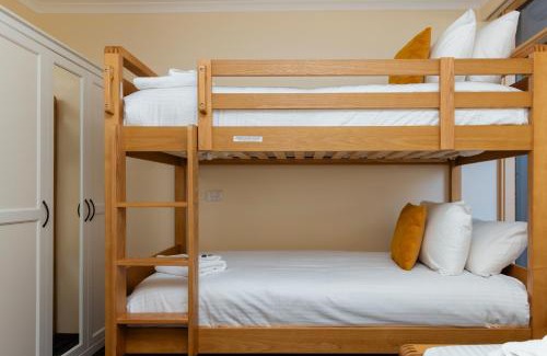 Oak Flats Hotel | Lakeview Hotel Motel