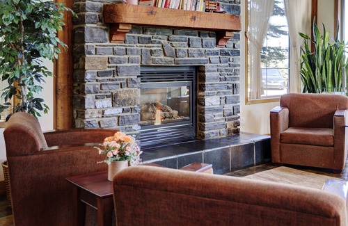 Okotoks Hotel | Lakeview Inns & Suites - Okotoks