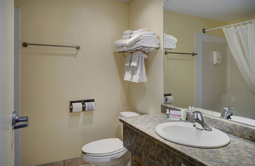 Okotoks Hotel | Lakeview Inns & Suites - Okotoks