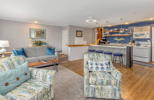 Escanaba Apartment | Lakeview Lodge