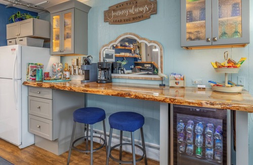 Escanaba Apartment | Lakeview Lodge