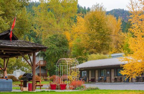 Christina Lake Hotel | Lakeview Motel
