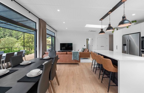 North Island House | Lakeview Oasis - Lake Whakamaru Retreat