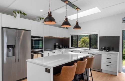 North Island House | Lakeview Oasis - Lake Whakamaru Retreat