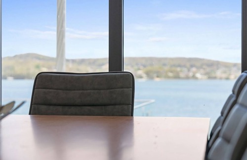 Speers Point House | Lakeview Oasis on The Esplanade