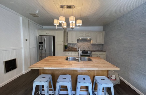 Livonia Cottage | Lakeview Retreat, nearby Letchworth Park, SUNY Geneseo, Fingerlakes Wineries