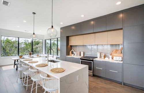 McNeil House | Lakeview Retreat: Terrace + BBQ