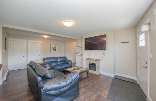 Vernon House | Lakeviews, big yard/deck, minutes to Silver Star/Golf/Wineries.