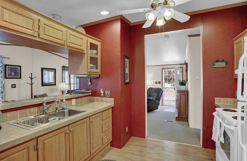Calvin House | Lakeway Getaway- Aunt Susie's Raystown Lake