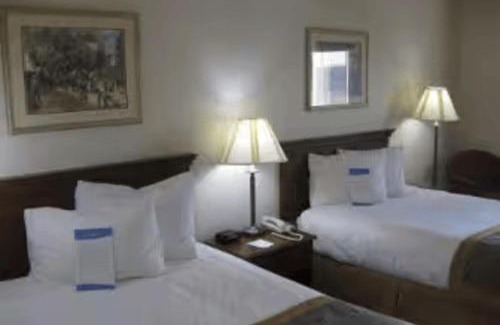 Dowagiac Hotel | LakeWood Inn & Suites