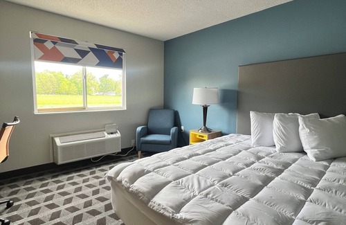 Dowagiac Hotel | LakeWood Inn & Suites