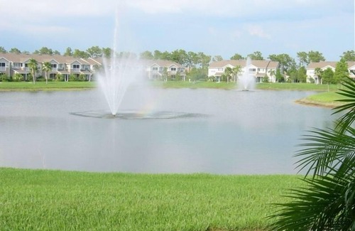 Braden River Condo | Lakewood Ranch Lakeside Condo Close to Shops and Restaurants