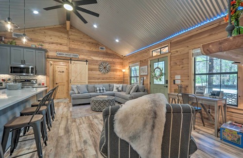 Canyon Lake Cabin | 'Lakewood Secret' Cabin ~ 4 Mi to The Lake!