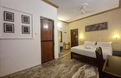Candolim Bed & Breakfast | LaligurasVilla Beachside Escape - 100m to Beach