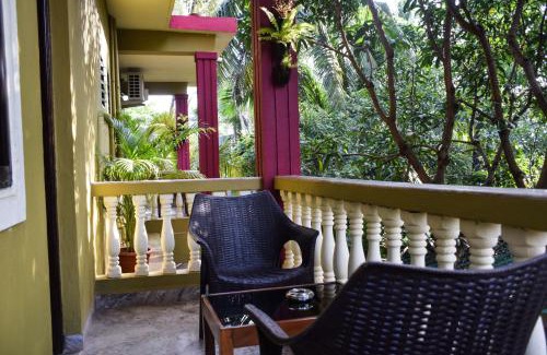 Candolim Bed & Breakfast | LaligurasVilla Beachside Escape - 100m to Beach