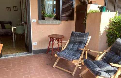Fiumelatte Apartment | Lallas Home with garden and lake view