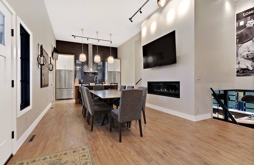 Ashwaubenon House | Lambeau’s Legendary Packer Experience, 3-5 minute walk to Lambeau