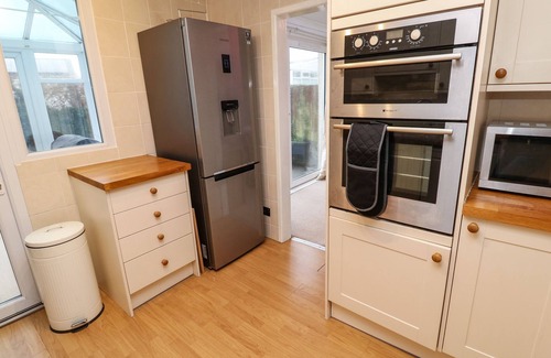 Mullion House | LAMORNA, character holiday cottage, with open fire in Mullion