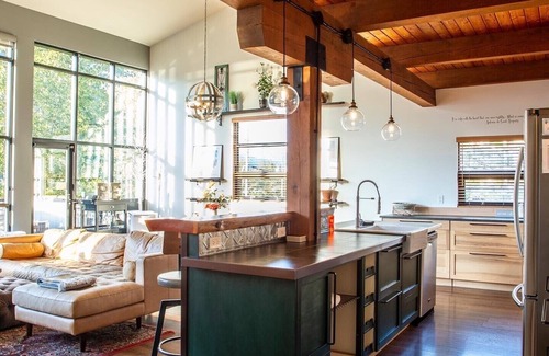 Nelson House | Lamplighter Grand Loft - contemporary open design & walk anywhere!