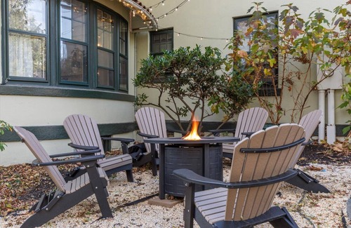 Lancaster House | Lancaster Heritage Estate: 10BR Getaway w/Fireplaces, Koi Pond & EV Charger