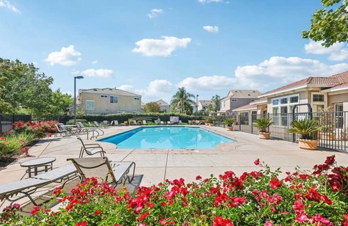 North Natomas House | Land House with Fitness Center, Pool, Grill, Garage, close to Downtown & Airport