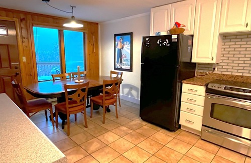 Snowshoe House | Land's End 10 - Pet-Friendly Home, Close to slopes, Pet Friendly Home, Short Walk to The Village!