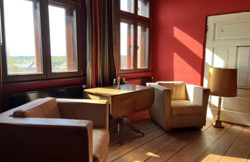 Schwarz Apartment | Landbahnhof Buschhof 2. Stock
