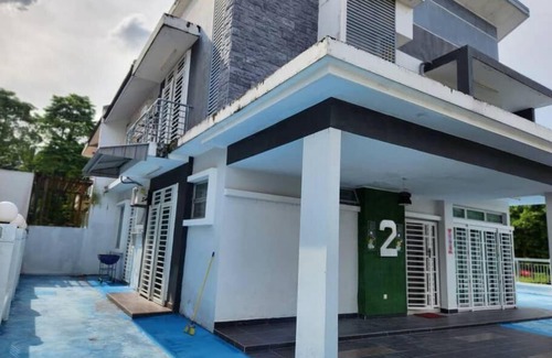 Sekudai House | Landed house and Airbnb