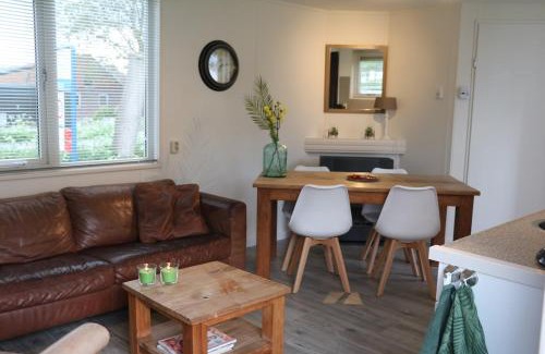 Municipality of Wijdemeren House | Landelijk gelegen chalet aan de Vecht vlakbij Amsterdam