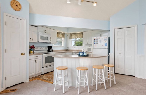 Whalehead Beach House | Landes Dream: Private Pool & Hot Tub, Putting Green, Volleyball