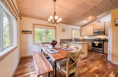 Brockway House | Landfall on the N. Shore by Tahoe Getaways- Fenced Yard, Walk to Lake