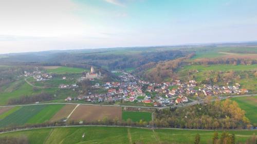 Huettlingen Bed & Breakfast | Landgasthof Falken