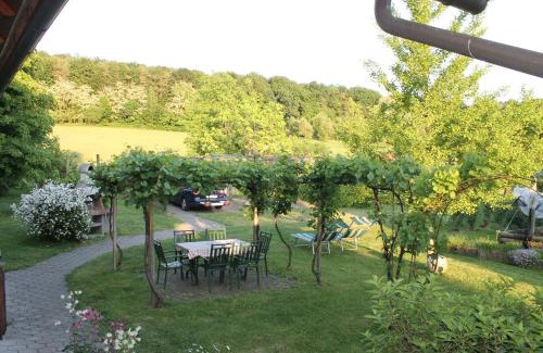 Straden Apartment | Landhaus Bender Ferienwohnung mit Terrasse und Garten