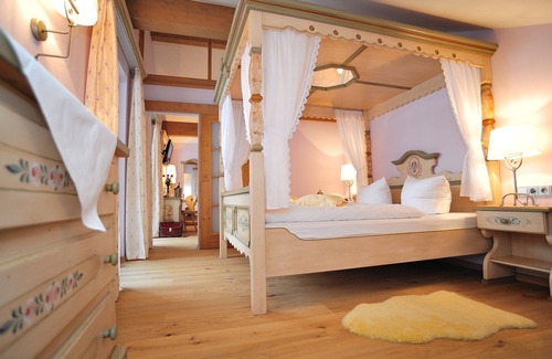 Oberammergau Hotel | Landhotel Böld and Restaurant Uhrmacher Oberammergau