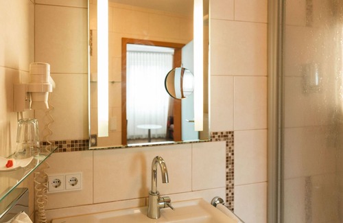 Wiesenbronn Hotel | Landhotel & Weingasthof Schwarzer Adler