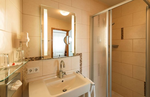 Wiesenbronn Hotel | Landhotel & Weingasthof Schwarzer Adler