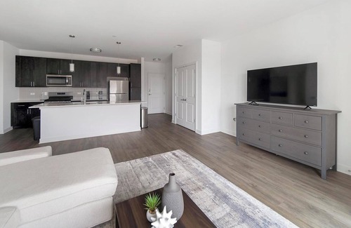 Schaumburg Apartment | Landing | Amazing 1BD, Pool, Gym